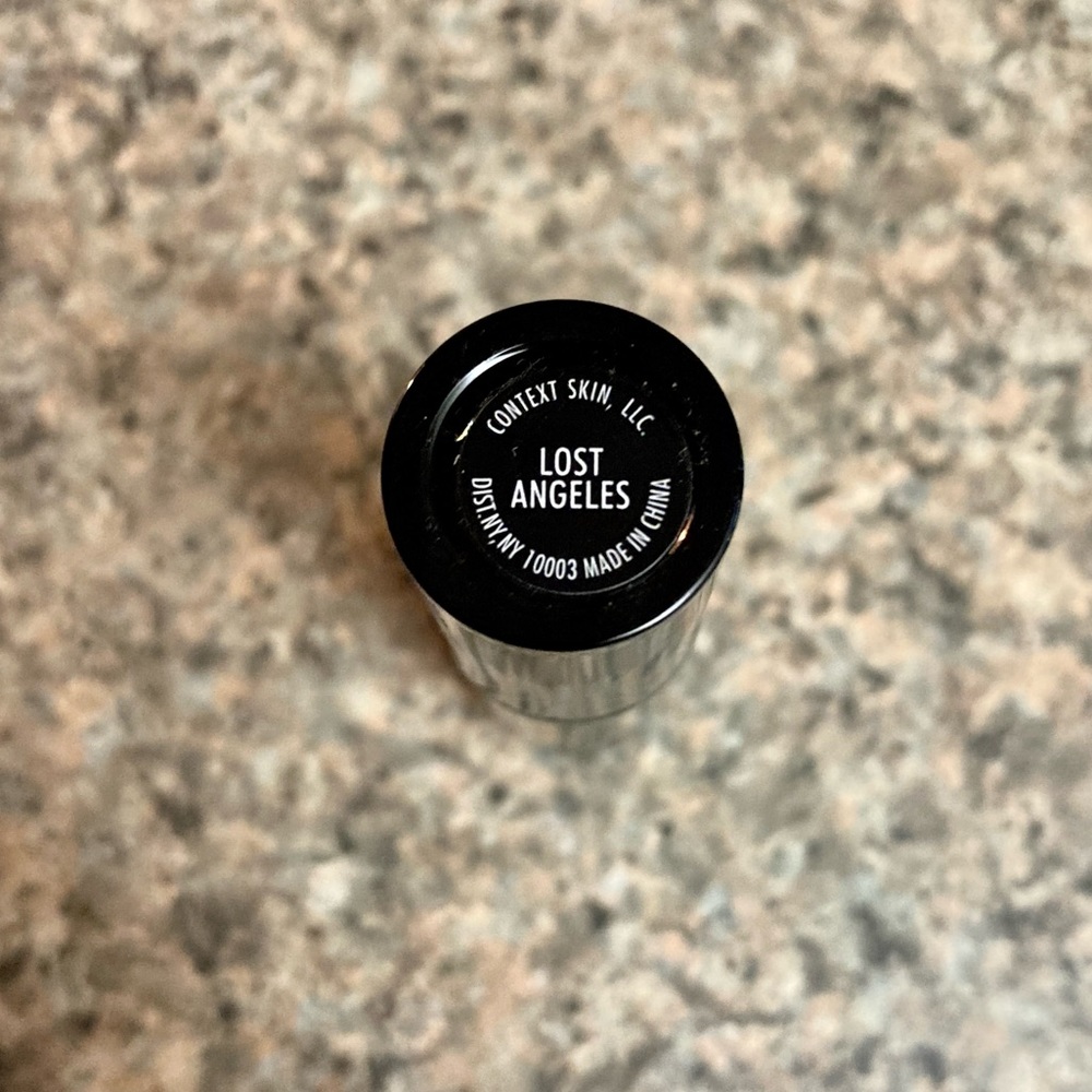 New 🌟 Context Beauty “Lost Angeles” Matte Lipstick - Picture 3 of 3
